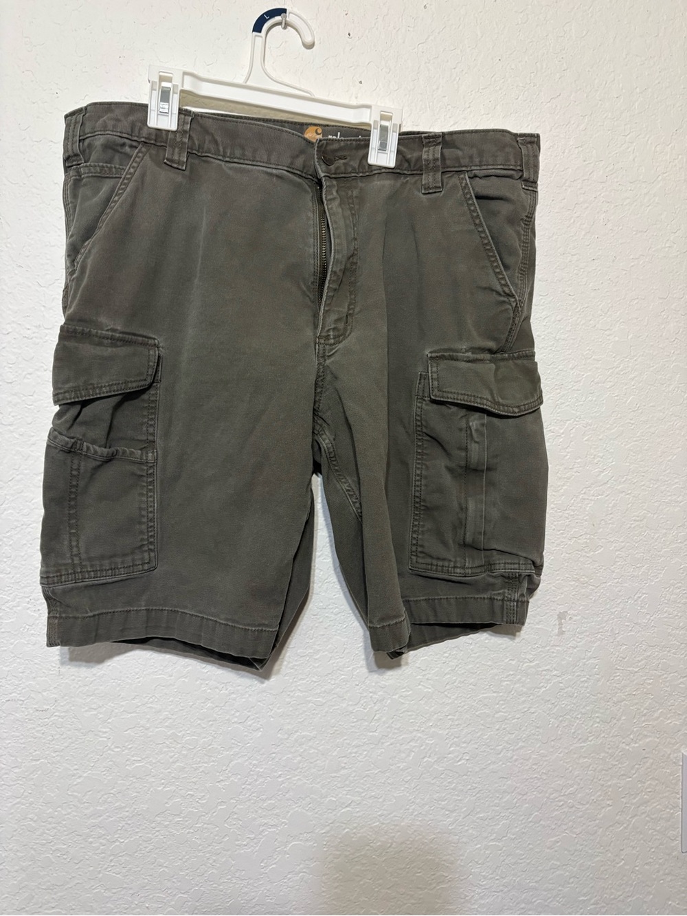 Carhartt Men's Cargo Shorts in Olive
